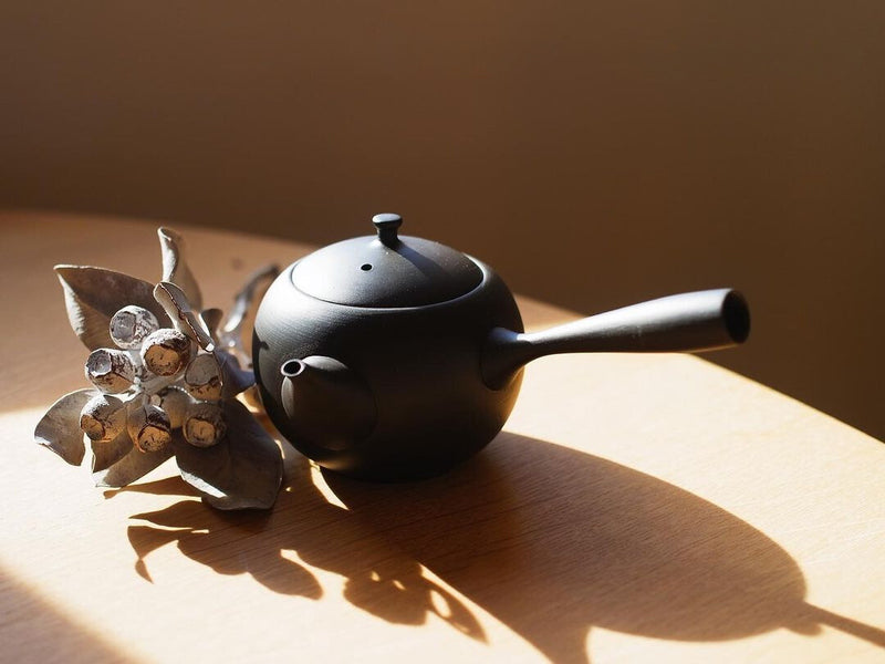 Shirohai Maru Teapot