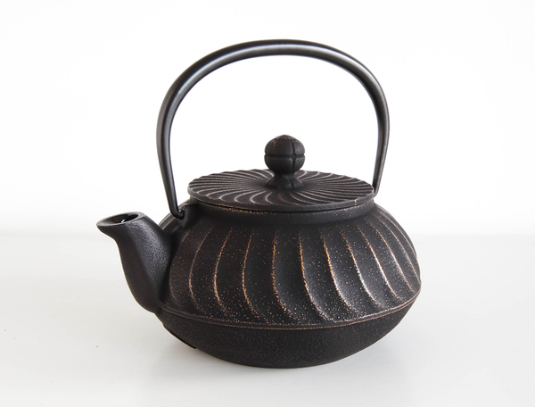 Nami Teapot Golden Black 600ml