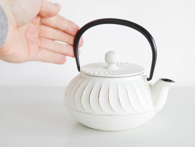 Nami Teapot Golden White 600ml