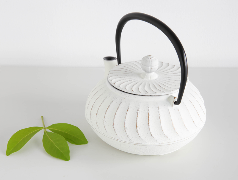 Nami Teapot Golden White 600ml