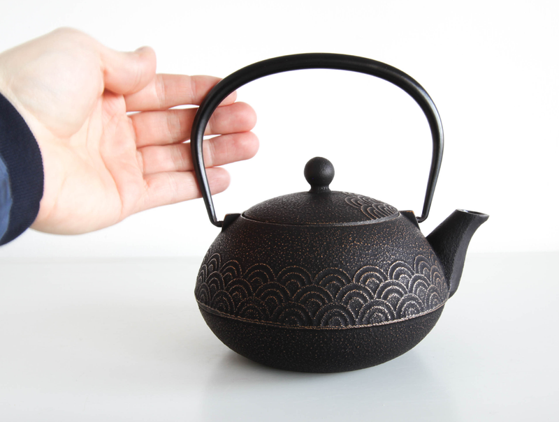 Seigaiha Teapot Gold Black 900ml