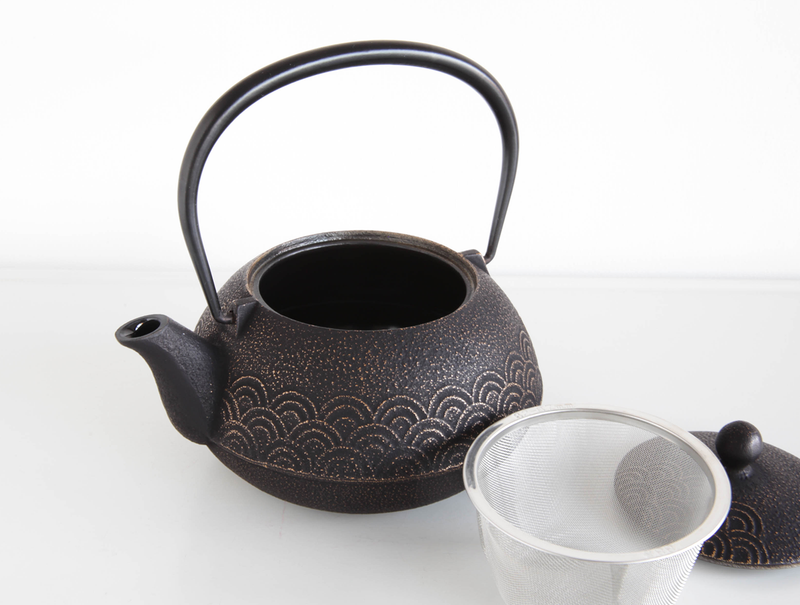 Seigaiha Teapot Gold Black 900ml
