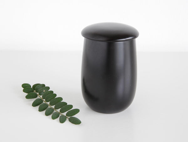 Black Lacquer Curved Pot