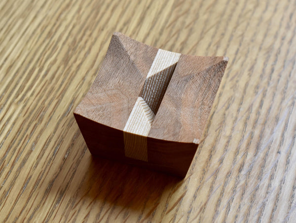 Toss Wooden Plate Stand